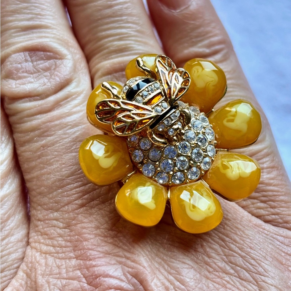 Vintage Kate Spade “All Abuzz” ring.